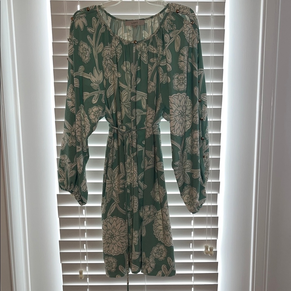 LOFT soft Floral Long Sleeve dress with gold button accents perfect for spring.